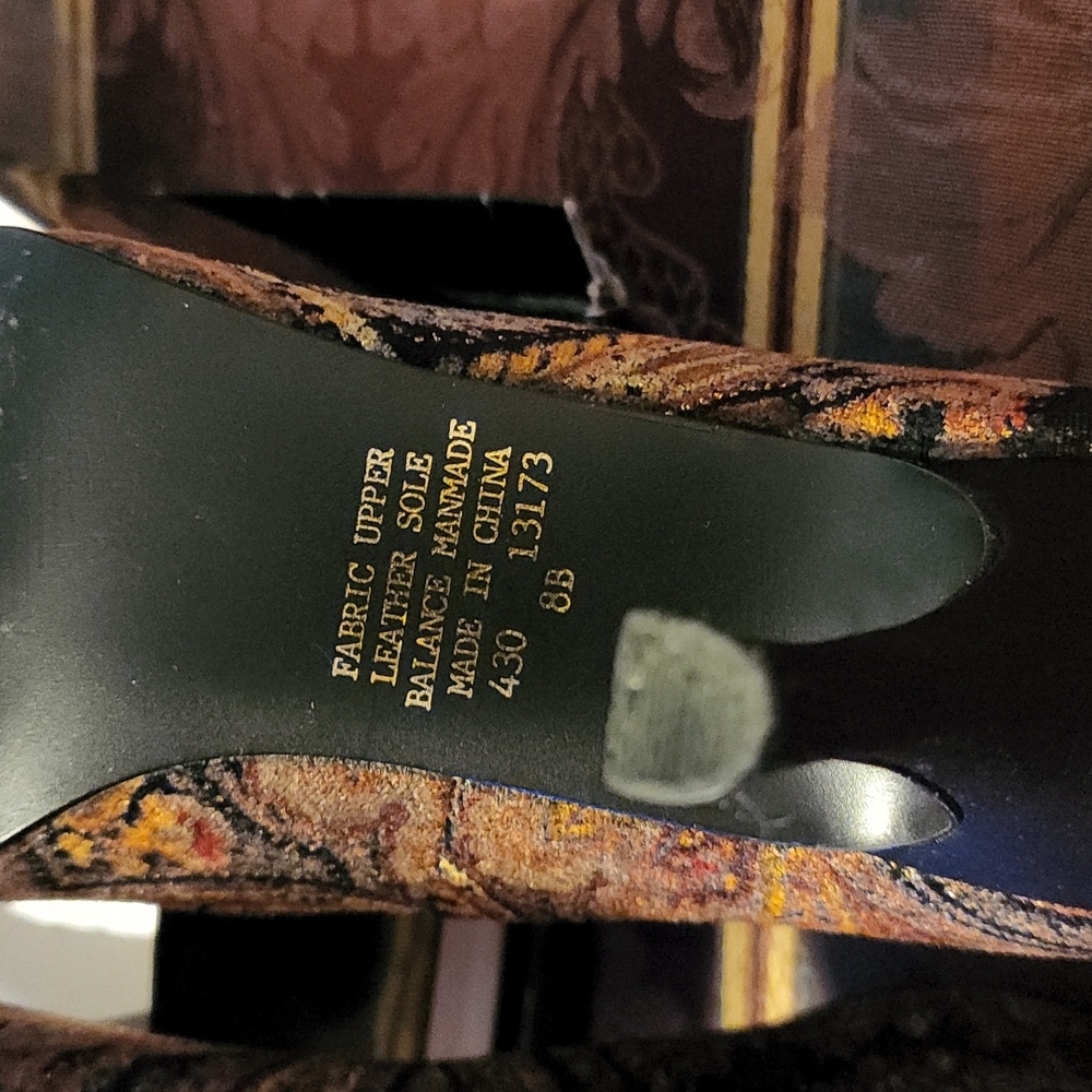Size 8B cami women heels - Picture 3 of 3